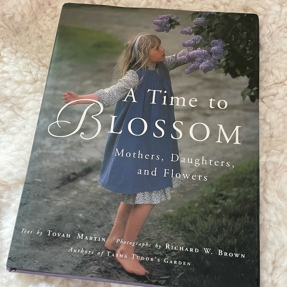 A TIME TO BLOSSOM MOTHERS, DAUGHTERS, AND FLOWERS HARDBACK BOOK